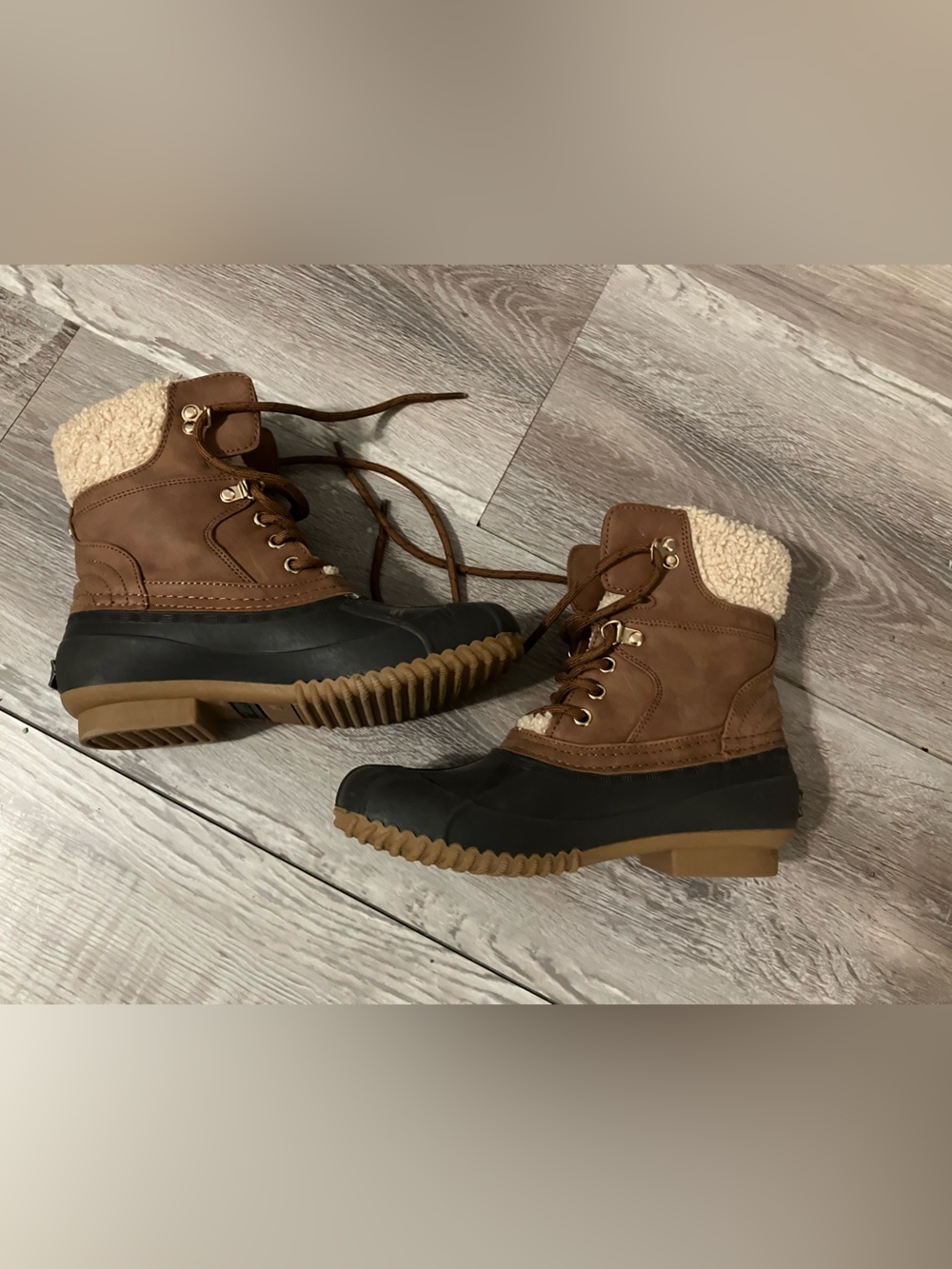 Tommy Hilfiger Winter Duck Boots Women’s 6